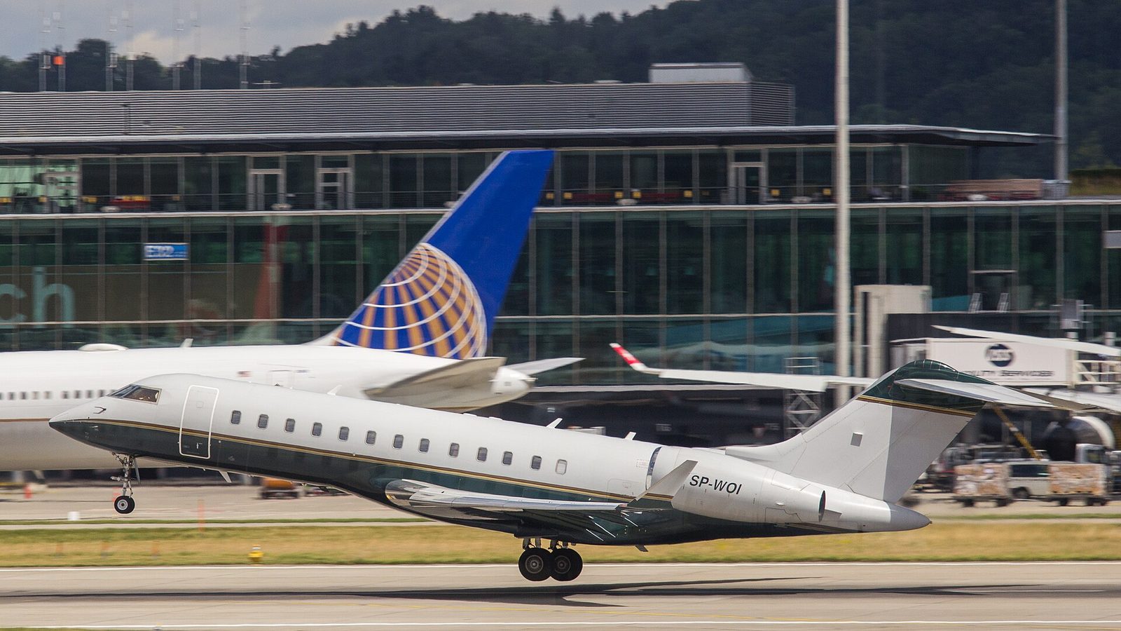 Bombardier BD-700-1A10 Global Express - SP-WOI - Zurich International Airport-5375