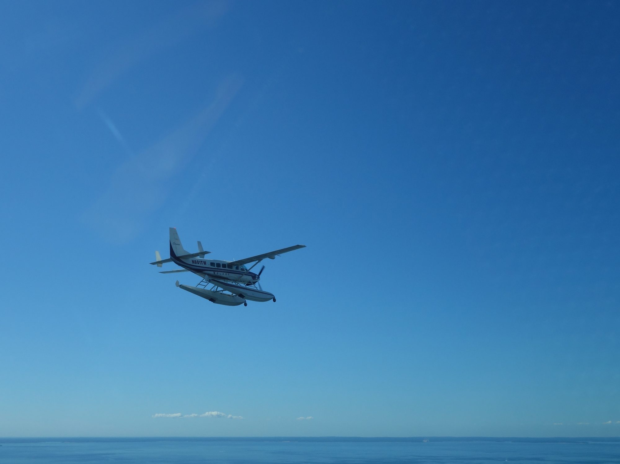 Cessna Caravan Amphibian flying over Long Island Sound (20771572480)