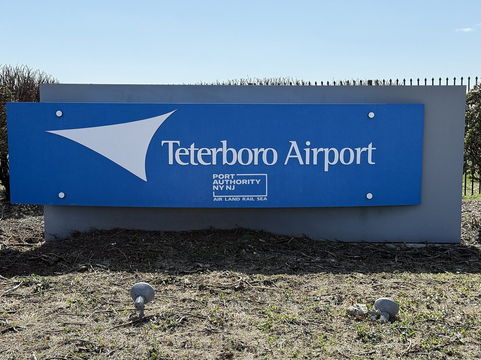 2025-04-01 11 59 30 Sign for Teterboro Airport in Teterboro, Bergen County, New Jersey